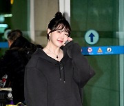 예린, '볼하트 선물하며 출국' [사진]