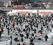 화천 산천어축제 '북적북적'