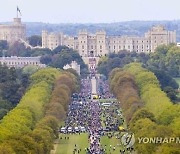 英 왕실 전기차 충전소는 유적지 훼손?