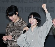 김태리, ‘무륵’ 류준열 옆에서 파이팅 넘치게 [포토엔HD]