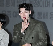 김우빈, 다정하게 안녕 [포토엔HD]