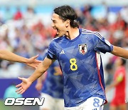 '1-2→4-2' 식은땀 흘린 일본, 94위 베트남에 4-2 역전승...미나미노가 구했다