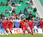 '졌지만 이상하게 기분 좋네?' 베트남, 日 상대 사상 첫 2골! "일본 GK 아무것도 못하더라"