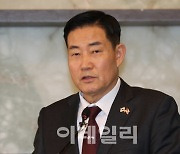 민주당 “신원식, 장병 편 가르기...군심마저 갈라놔”