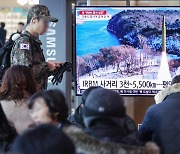 중국, 北 고체연료 IRBM 발사 성공에 "한반도 평화 유지 희망"