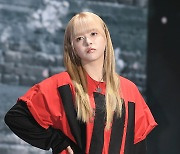 엔믹스 릴리 ‘금발 인형’