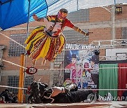 BOLIVIA WRESTLING