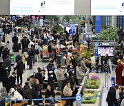 Travelers crowd airport