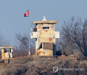 경계 근무하는 북한군