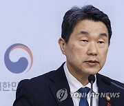 초·중등교육법 시행령 일부 개정령안 설명하는 이주호 부총리