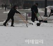 대부분 지역에서 눈 또는 비…도로 위 살얼음 '꽁꽁'[내일날씨]