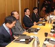 한동훈 비대위원장, 4선 이상 중진들과 오찬 간담회