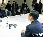 의사협회와 마주 앉은 복지부