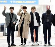 [포토] ‘훈남의 정석’ 투바투 공항 출국