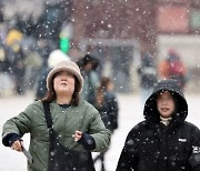 전국 곳곳 비·눈, 강원산지 최대 15㎝…18일 새벽부터 그쳐