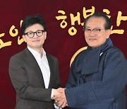 與, 한동훈 찾았던 대한노인회 국회로 모셔…노인 소득·돌봄정책 간담회