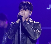 방탄소년단 정국 'Standing Next to You' 美 LA타임스 '2023년 최고의 노래' 선정