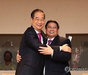 한 총리 스위스 다보스에서 베트남 총리와 회담