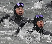 '겨울바다 두렵지 않다'...SSU 혹한기 훈련