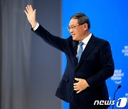 '세계 신뢰 부족' 지적한 리창 中총리…FT "中 통계 조작부터 그만"