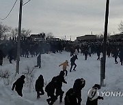 [외신사진 속 이슈人] 우크라전 비판 활동가 구속에 러시아서 대규모 항의시위