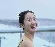 전혜빈,日 홋가이도 노천온천 그린 수영복 “육퇴 후 힐링에 입 찢어지겠네”