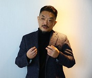 『일리아스』 『오뒷세이아』 번역 이준석 “중간에 링 밖으로 걸어 나오진 않겠다, 케이오가 되더라도” [김용출의 문학삼매경]