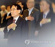 '장학회 돈 횡령' 김만복 전 국정원장 징역형 집행유예