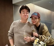 소유진, ♥백종원 '결혼 11주년' 선물 자랑.."결혼식 날 마음가짐으로 항상 노력"