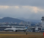 "날씨 탓이 아니었네"…제주공항, 항공기 지연 77%는 '이것' 때문