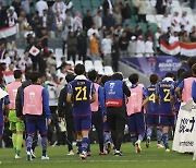 경기장 빠져나가는 일본 축구대표팀