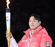 '강원 2024 개회식' 성화 운반하는 윤성빈