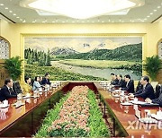 CHINA-BEIJING-WANG HUNING-JAPAN-SOCIAL DEMOCRATIC PARTY DELEGATION-MEETING (CN)