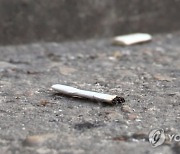 고기 손질하며 흡연…신고했지만 '어이상실'