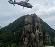 여성 업고…'40도 급경사' 북한산 100m 올랐다[인류애 충전소]