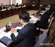 정치권이 쏘아올린 '육아휴직 급여' 인상…실현 가능성은