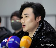 출국 인터뷰하는 김하성