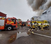 인천 가좌동 산단 화재, 11시간만 초기 진화