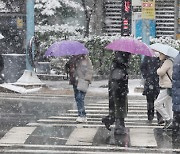 전국 곳곳에 비 또는 눈…빙판길·도로 살얼음 주의