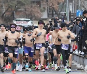 '맨몸으로 겨울 만끽' 철원 한탄강 얼음트레킹 축제 성료