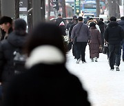 전국 곳곳에 비나 눈…빙판길, 도로 살얼음 주의