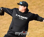 “한화, 류현진 돌아오면 우승 도전해야 돼” 42세 레전드의 각별한 애정…2022년 SSG 우승멤버도 ‘동의’