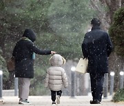 육아휴직 급여만 올리면 뭐하나···기업 5곳 중 1곳 "아예 못 쓴다"