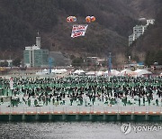 화천산천어축제 인산인해