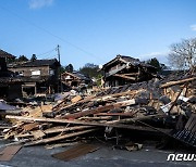 [포토] 강진에 폭삭 무너진 日 노토반도 주택