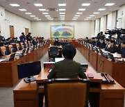 이재명 '피습' 띄우려 골몰하는 野···與 불참에 정무위 '공전'