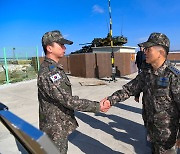 공군 미사일방어부대 임무요원 격려하는 이영수 참모총장