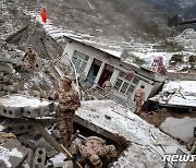 [포토] 中 남서부 마을 집어삼킨 대형 산사태…수십 명 매몰