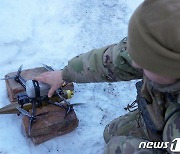 [포토] 간이형 무인기 발사 준비하는 우크라軍