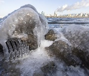 Cold wave halts airplanes, freezes water meters